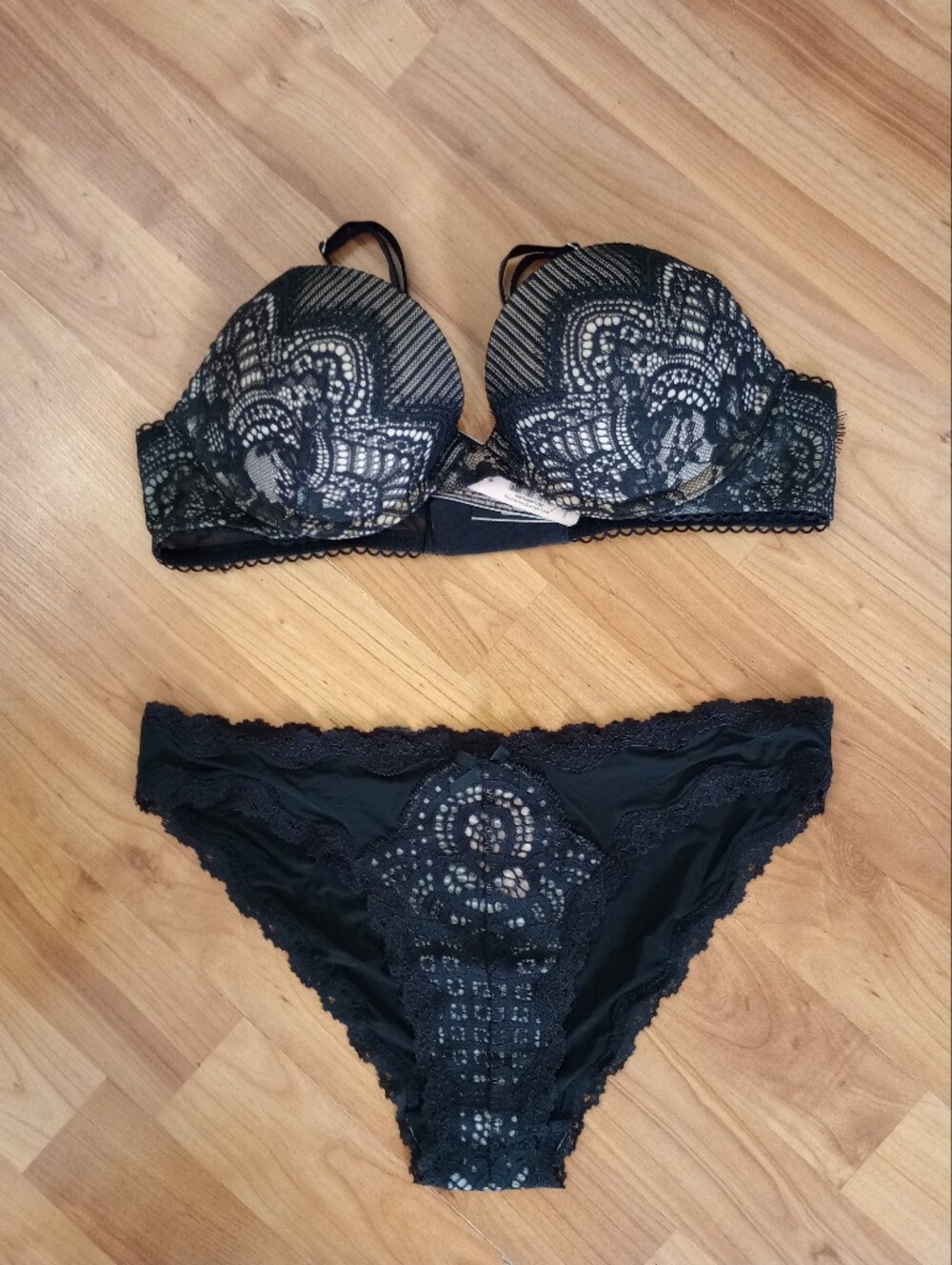New Victoria's Secret Dream Angels Lace Push-Up Bra Set